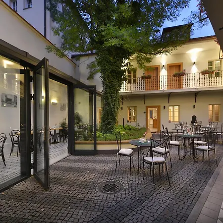 Hotel At The White Lily Prague