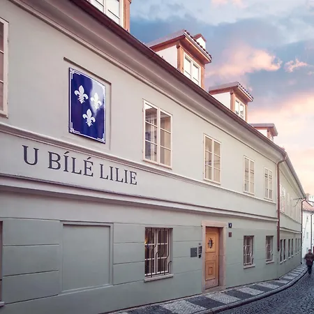 At The White Lily Szálloda