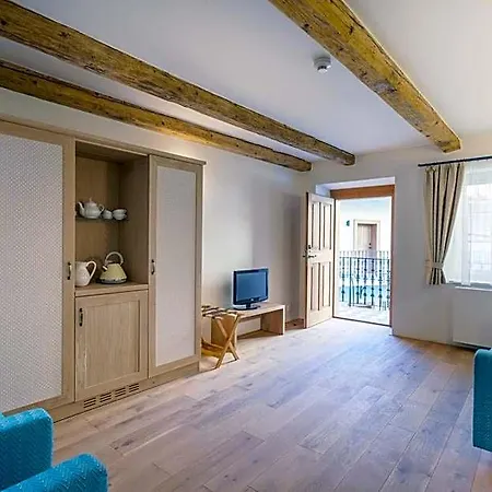 At The White Lily 4* Praga