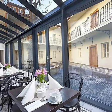 Hotel At The White Lily 4*