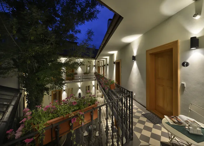 Hotel At The White Lily