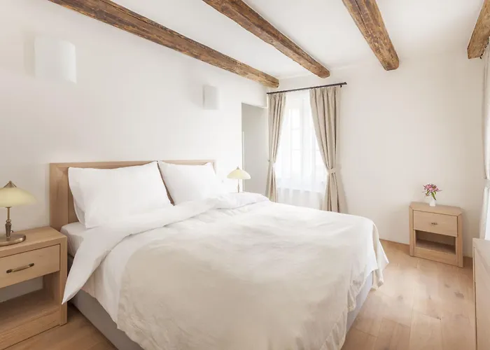 Hotel At The White Lily