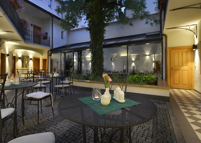 Hotel At The White Lily 4*