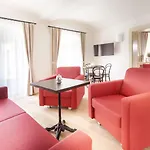 فندق At The White Lily 4*
