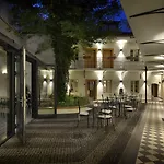 At The White Lily براغ